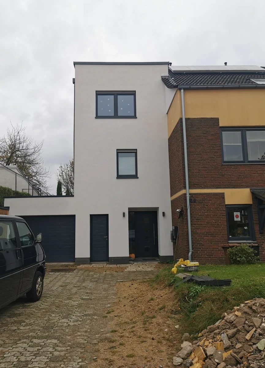 Fertiggestellter zweigeschossiger Anbau an ein bestehendes Wohnhaus